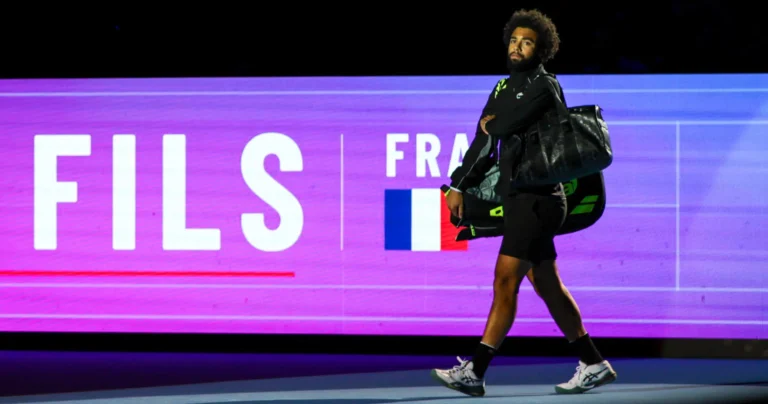 Arthur Fils se retire blessé à Bâle mais reste confiant pour Paris