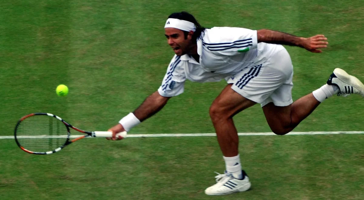 Gonzalez-Wimbledon-2005.jpg Fernando Gonzalez_Wimbledon_2005