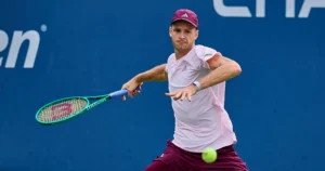 Hurkacz met fin à une série de défaites contre Djokovic à Shanghai