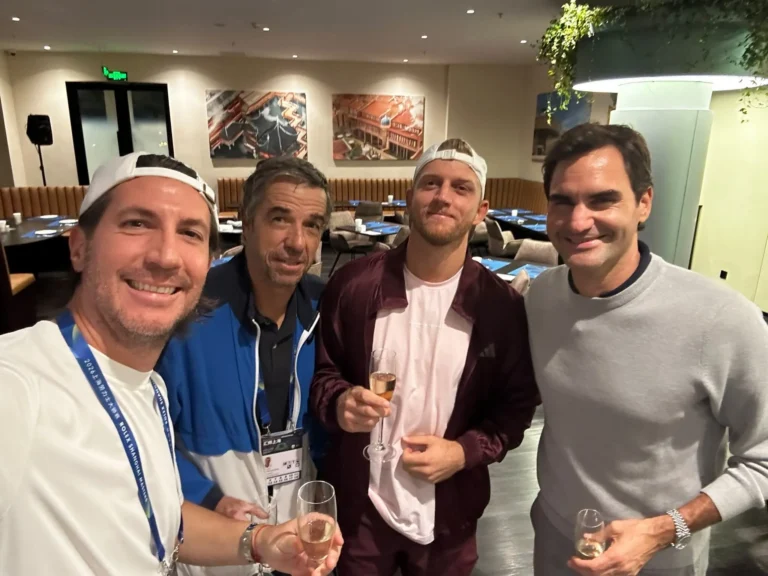 Davidovich célèbre son triomphe à Shanghaï avec Federer