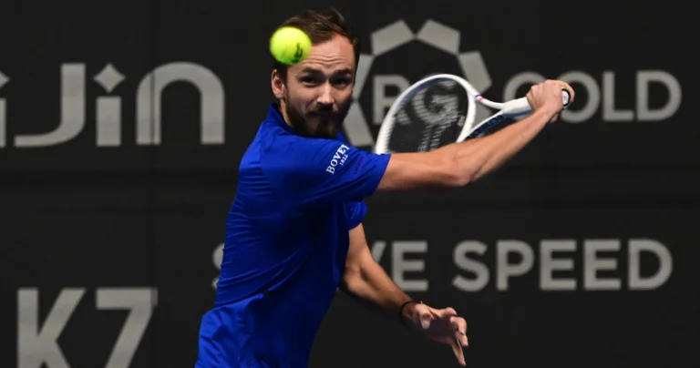 Daniil Medvedev remporte son premier titre défendu à Almaty après un retour